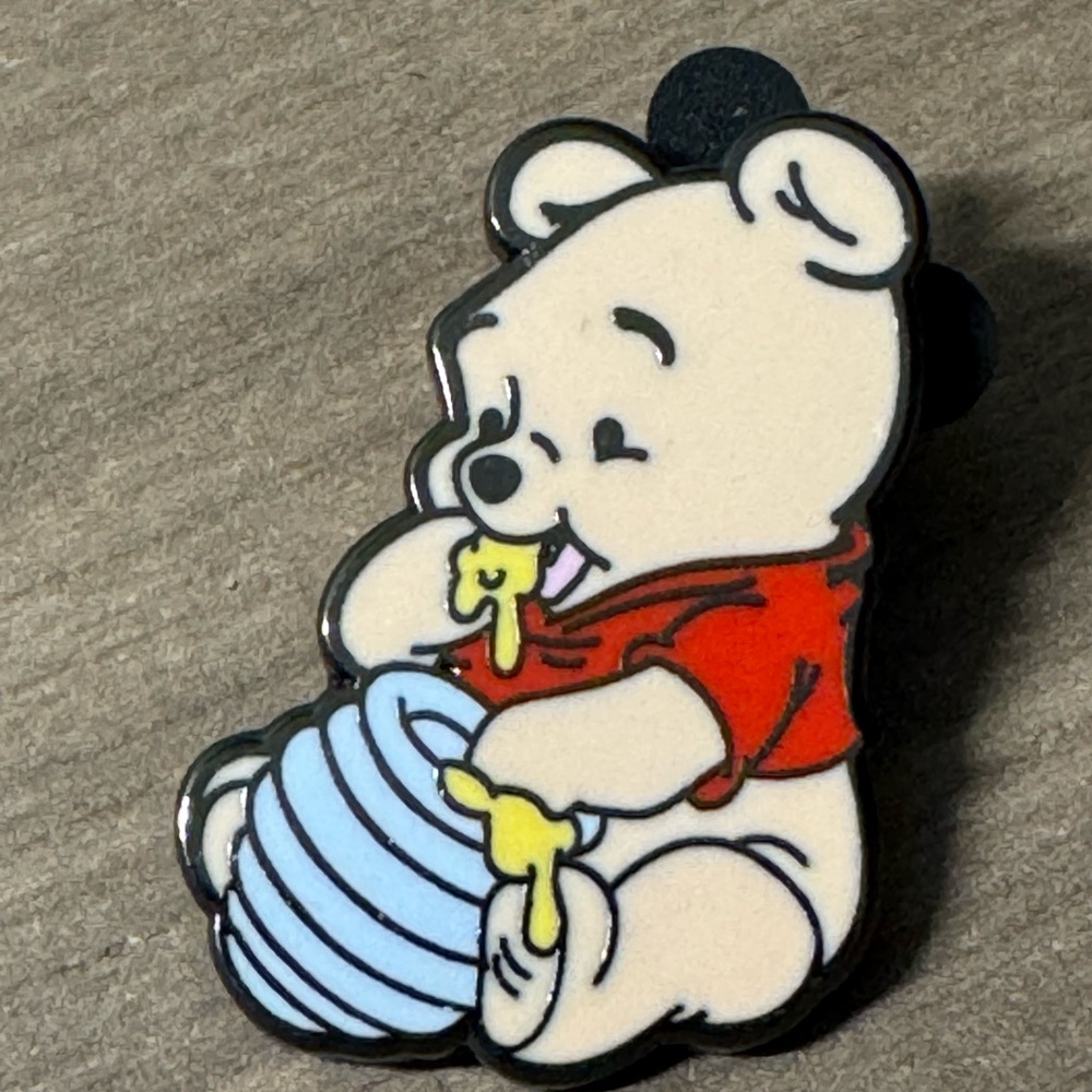 5/$25 Disney Baby Winnie The Pooh Eating Hunny Pin‎